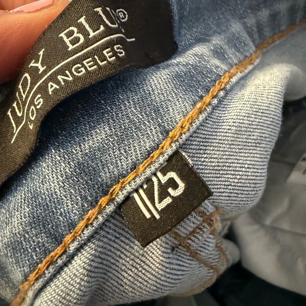 Judy Blue wide crop Blue Jeans - Picture 7 of 8